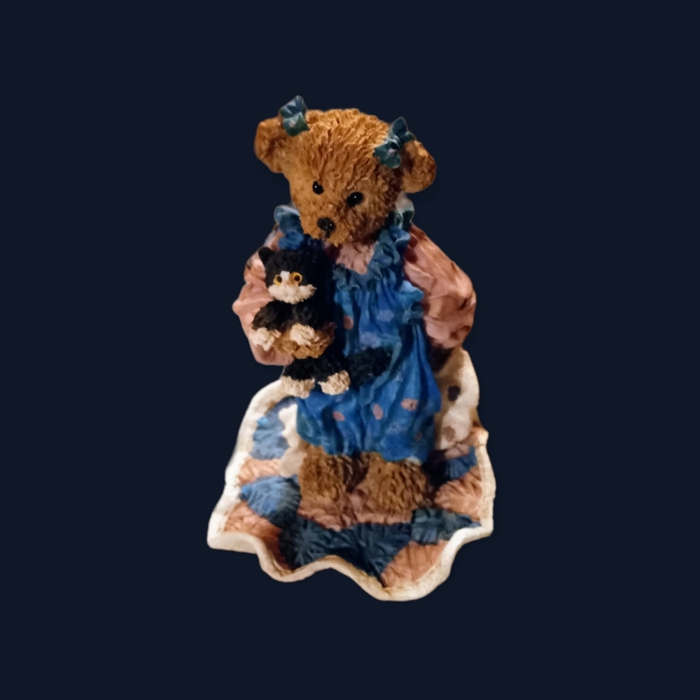 Cottage Collectible Vintage 1995 Yvonne Bear and Kitty Figurine